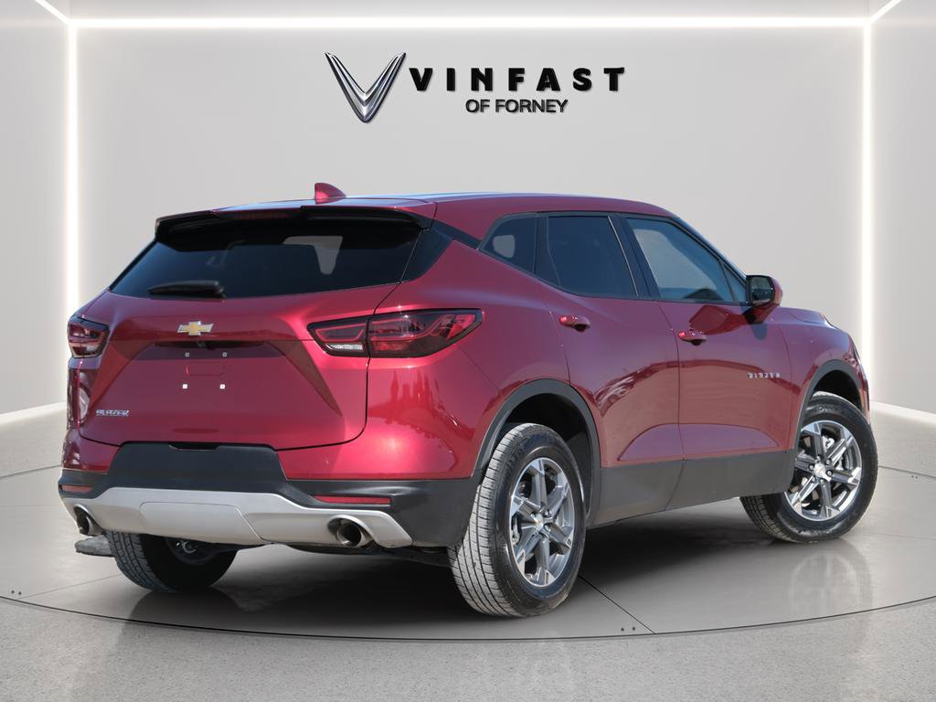 Used 2025 Chevrolet Blazer LT image 2