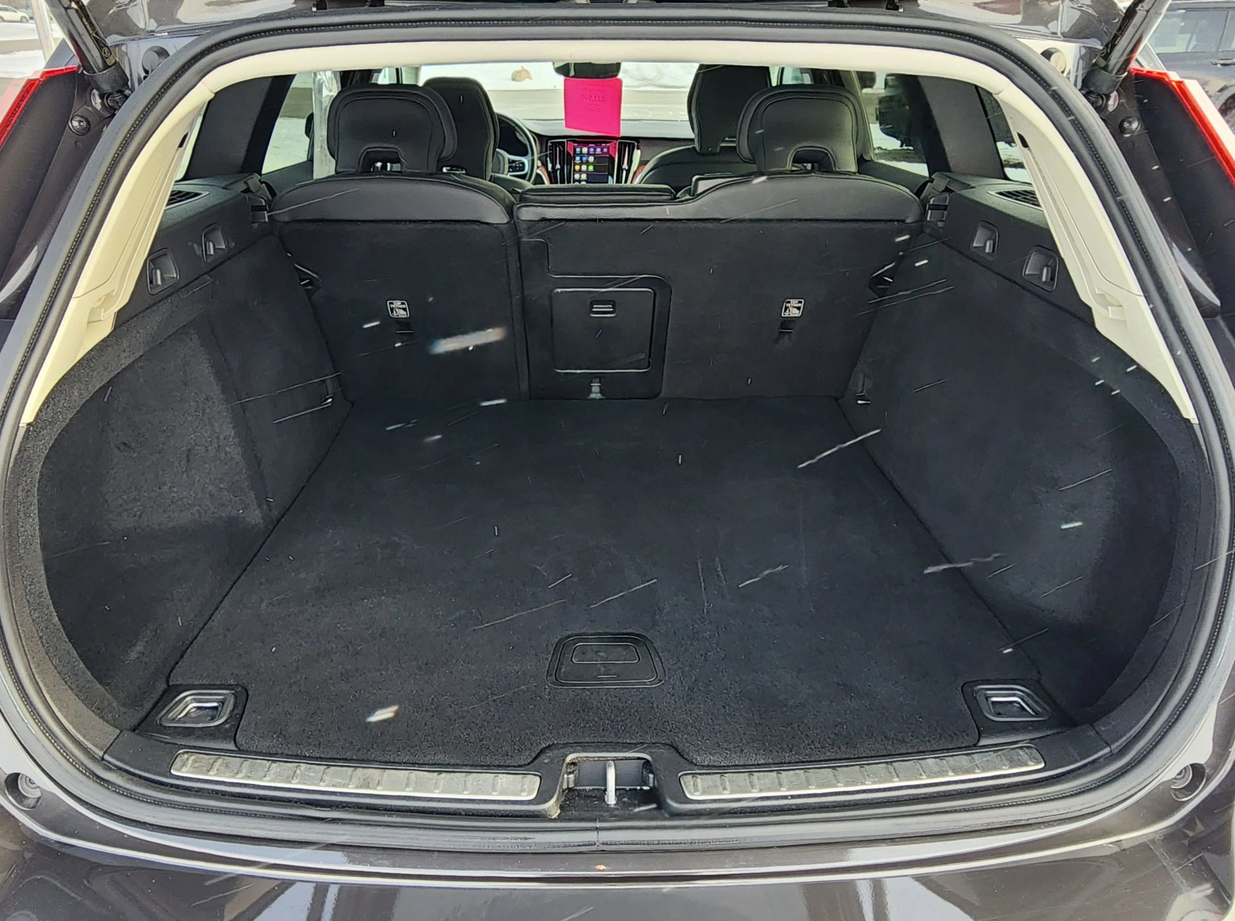 Used 2025 Volvo V60 B5 Cross Country Plus image 21