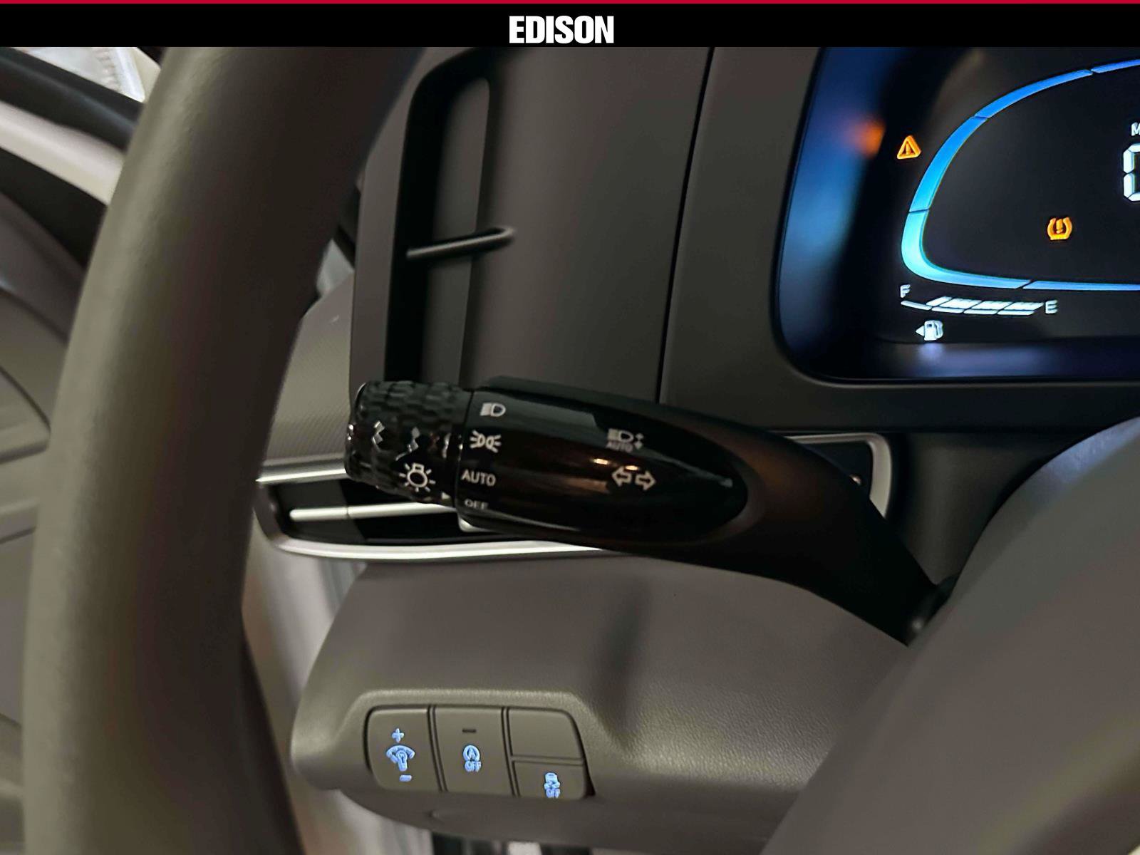 Used 2025 Hyundai Elantra SE FWD image 19