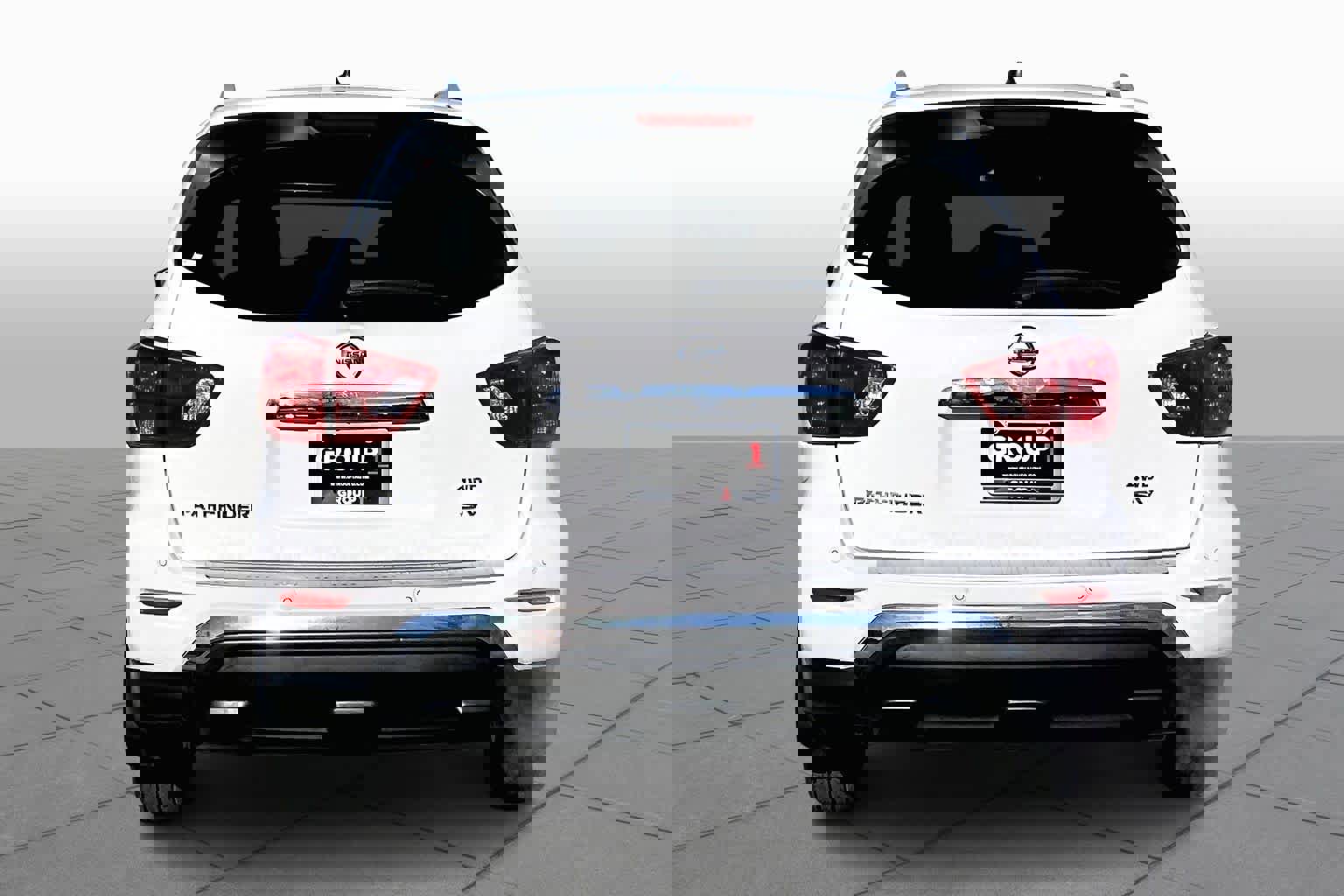 Used 2018 Nissan Pathfinder SV image 4