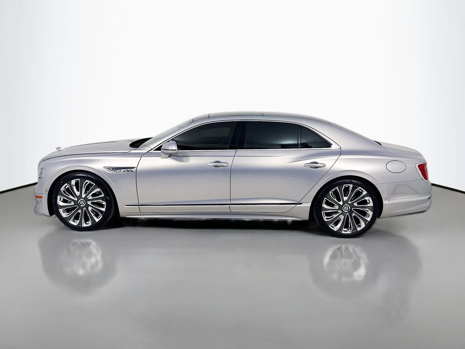 Used 2025 Bentley Flying Spur Plug-In Hybrid AWD/4WD image 5