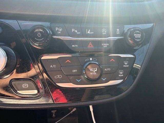 Used 2019 Chrysler Pacifica Touring Plus w/ Advanced Safetytec Group FWD image 11