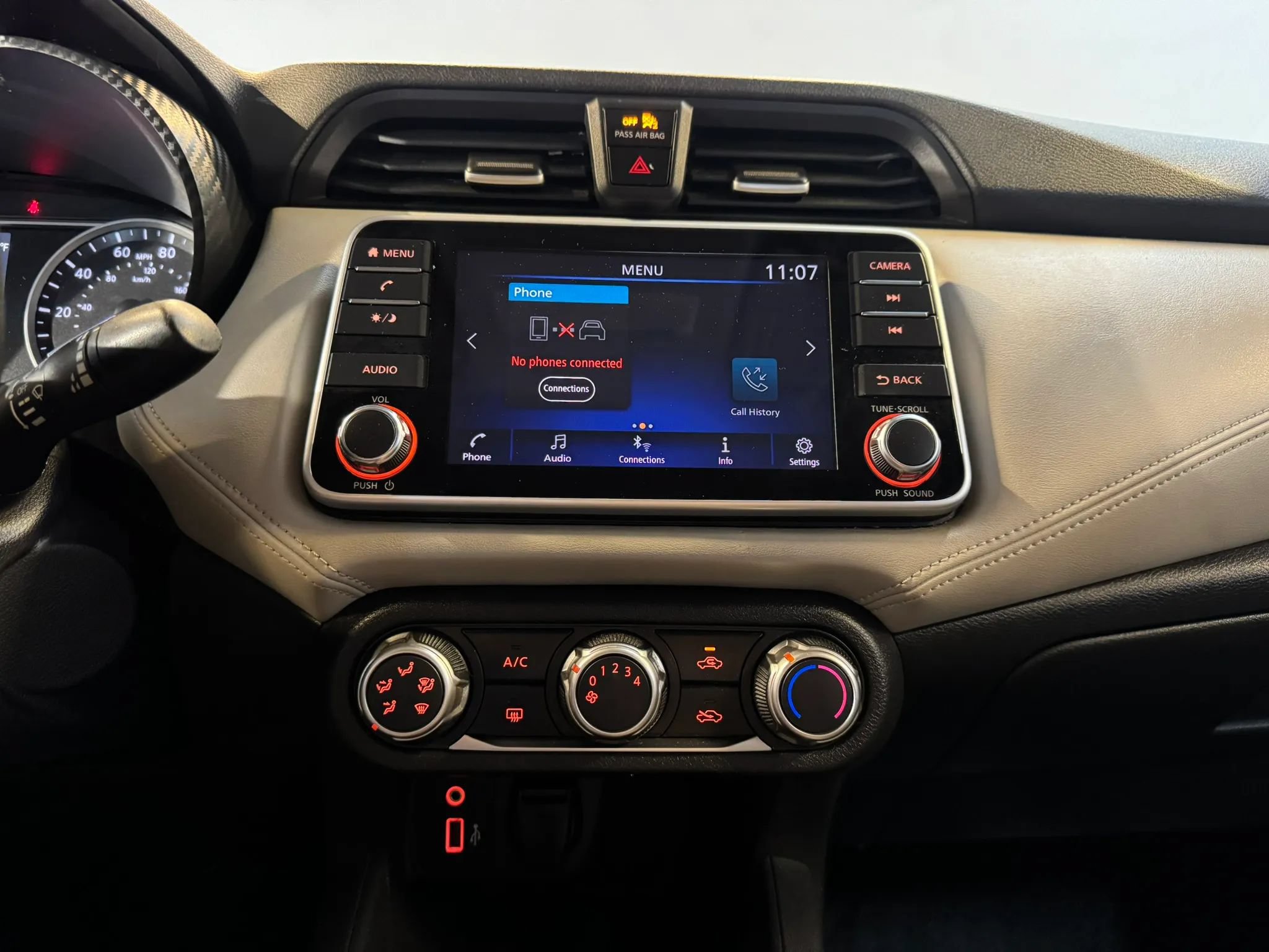 Used 2020 Nissan Versa SV FWD image 14
