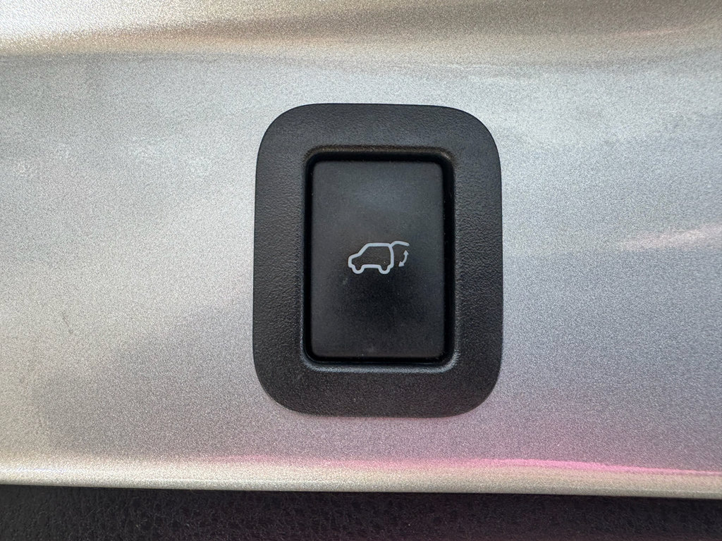 Used 2017 Toyota Highlander SE FWD image 27