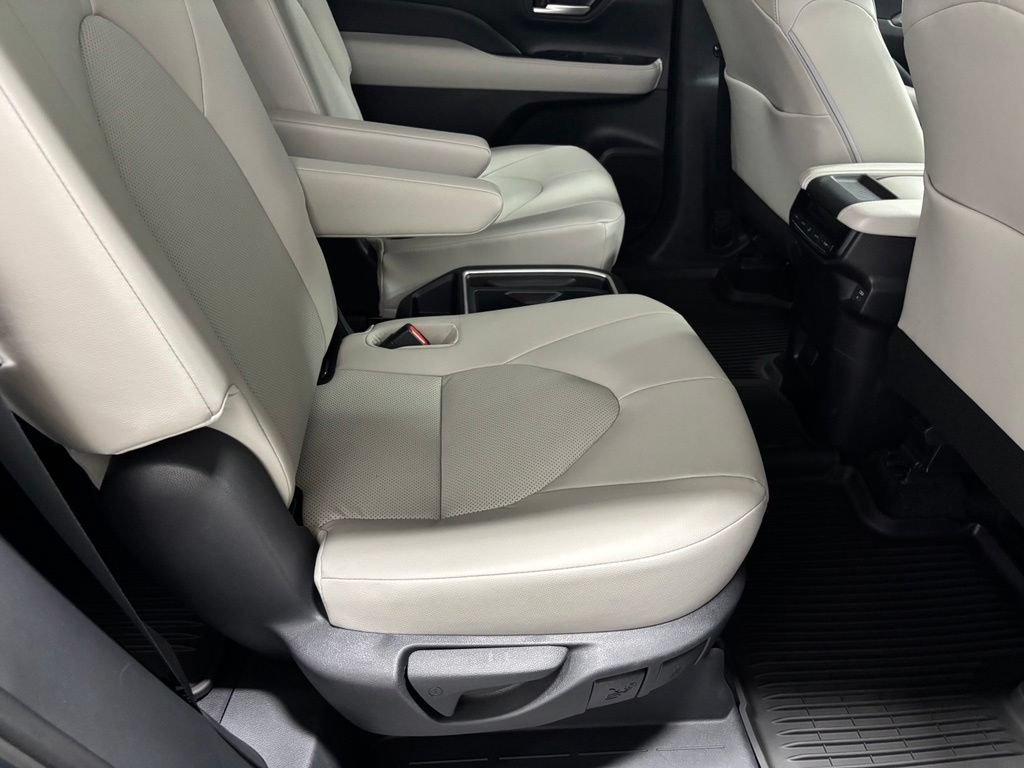 Used 2025 Toyota Grand Highlander AWD image 57