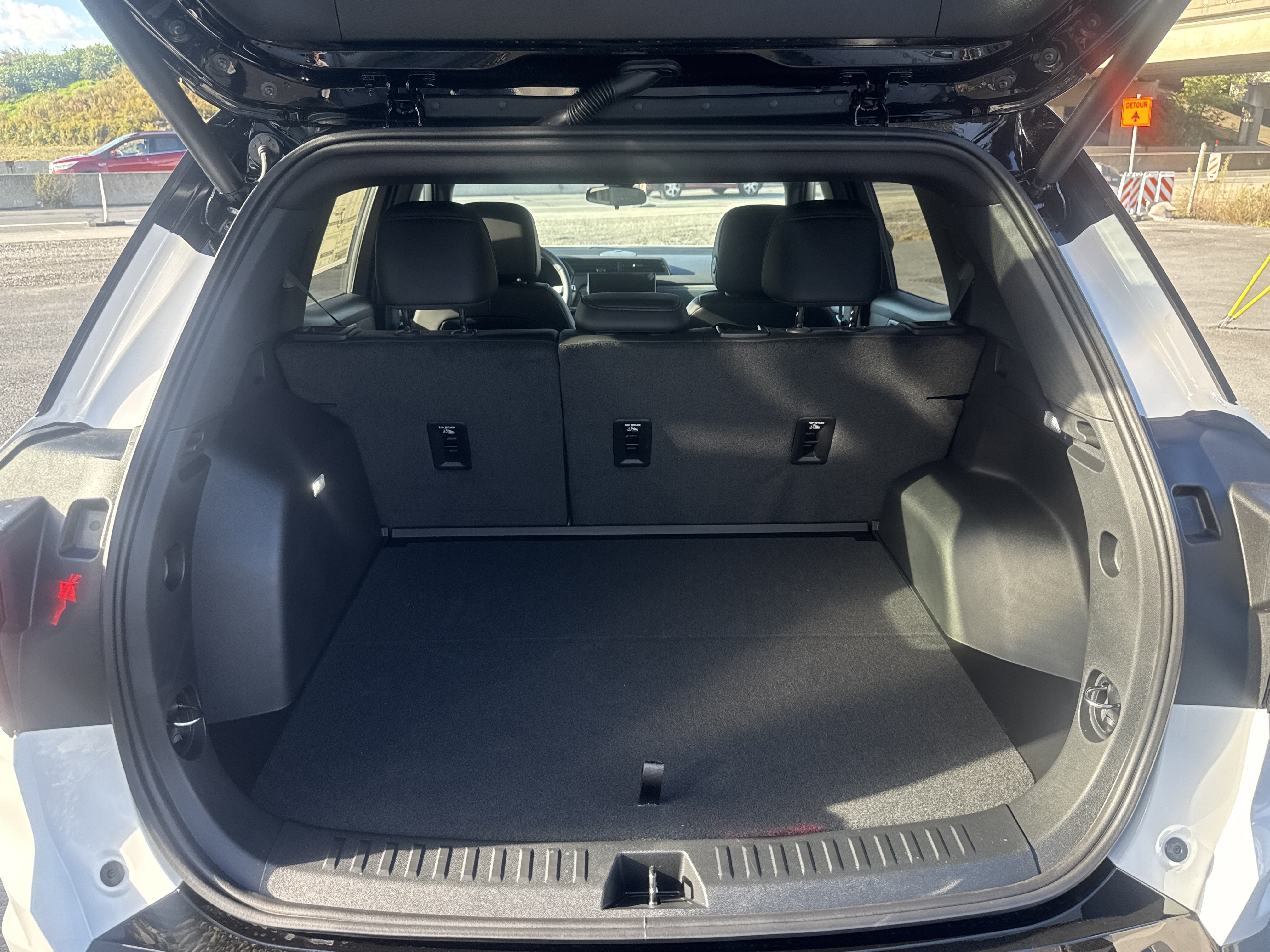 New 2027 GMC Terrain AT4 w/ Convenience Package III AWD/4WD image 8