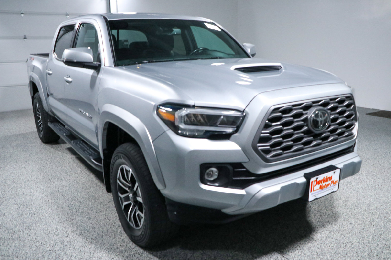 Used 2022 Toyota Tacoma TRD Sport w/ Technology Package AWD/4WD image 5