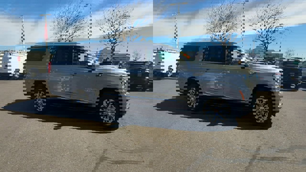 Used 2025 GMC Yukon XL Denali image 8