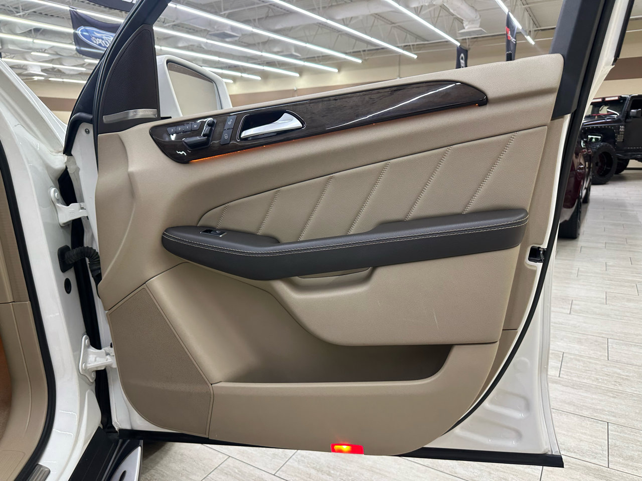 Used 2016 Mercedes-Benz GL 450 4MATIC w/ Premium I Package image 44