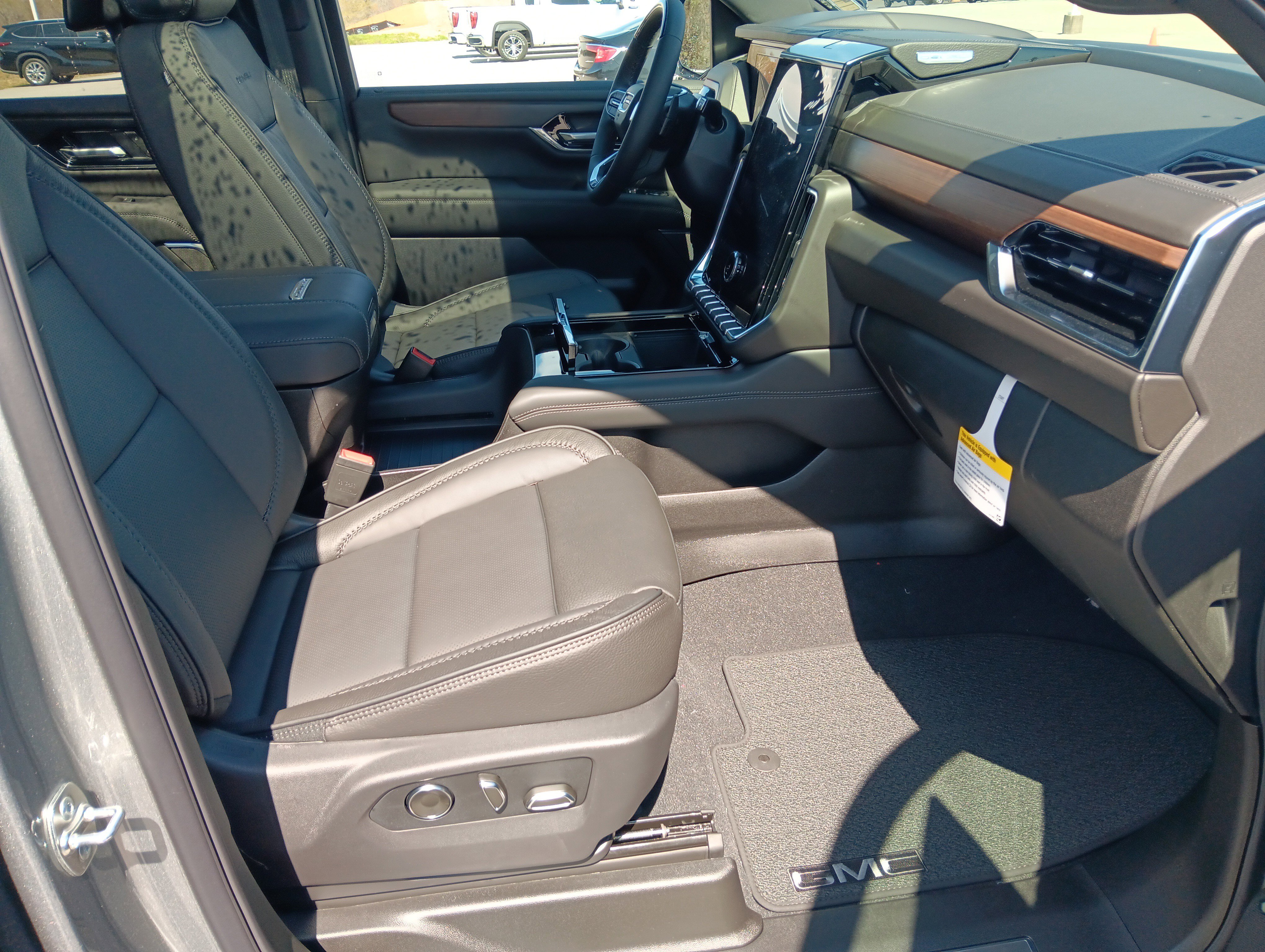 New 2026 GMC Yukon XL Denali w/ Denali Reserve Package image 23