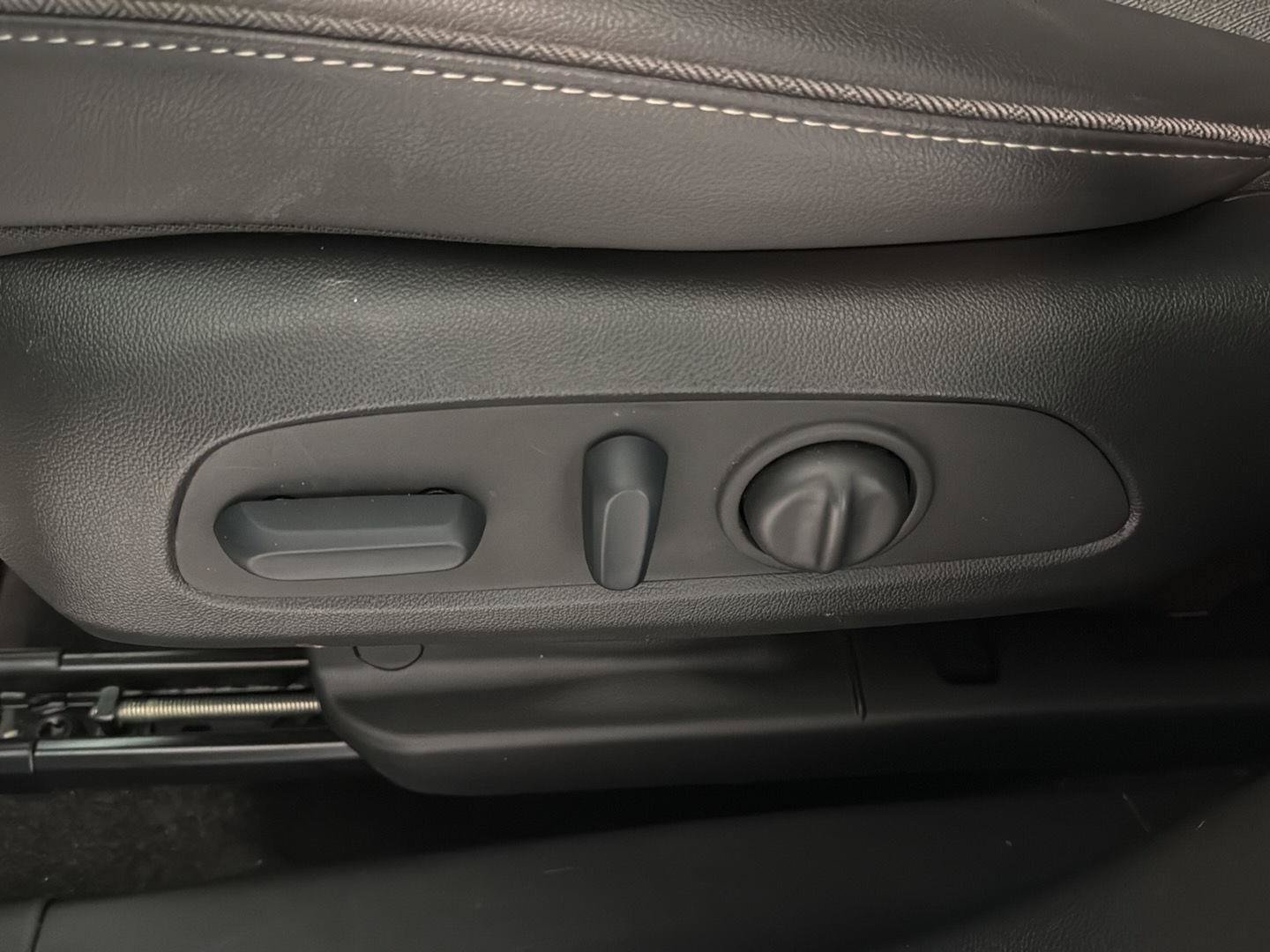 Used 2023 Buick Encore GX Preferred w/ Cold Weather Comfort Package FWD image 11