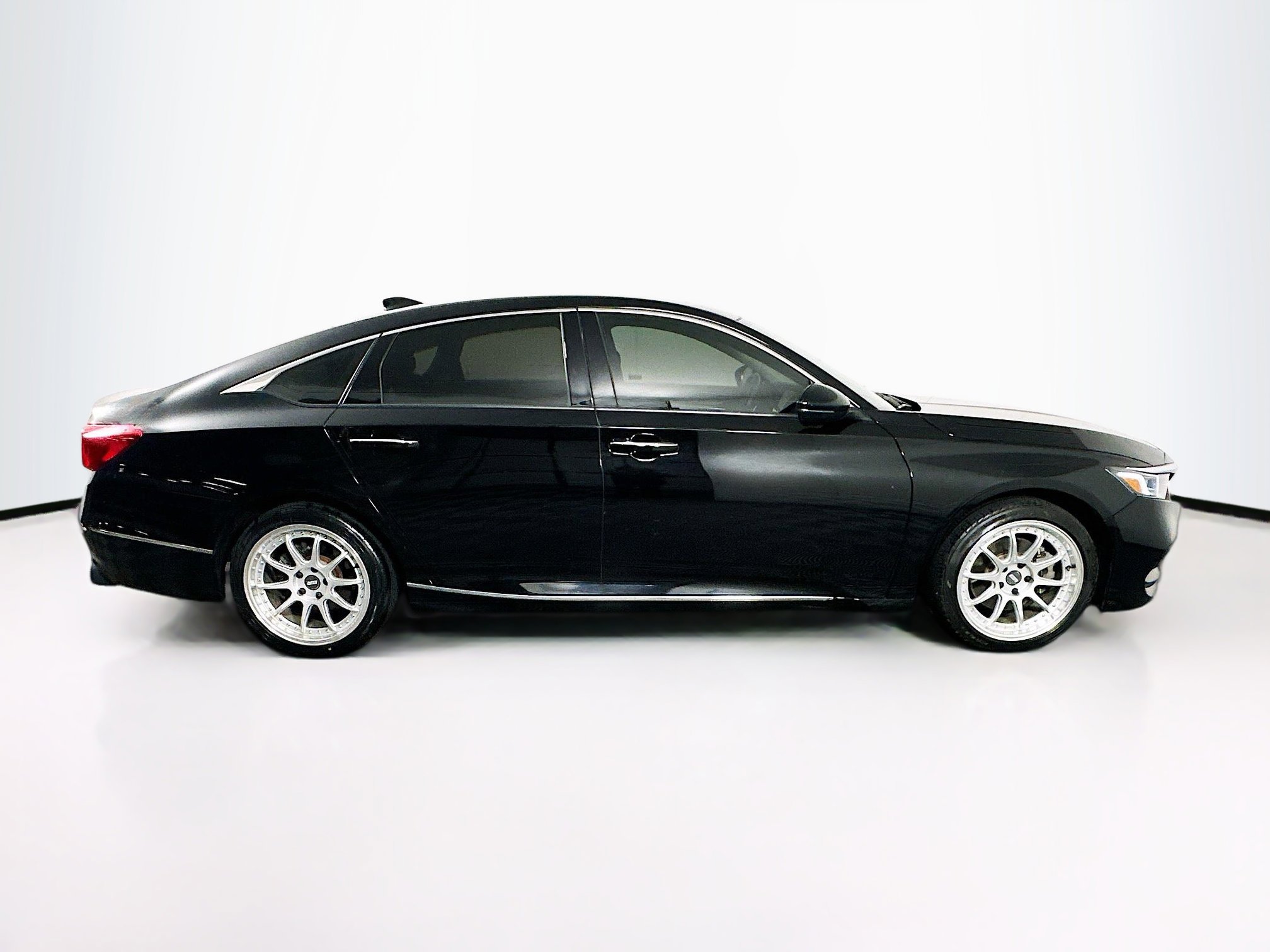 Used 2019 Honda Accord Touring image 10