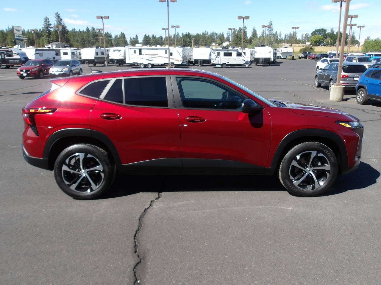 Used 2024 Chevrolet Trax RS w/ Sunroof Package FWD image 6
