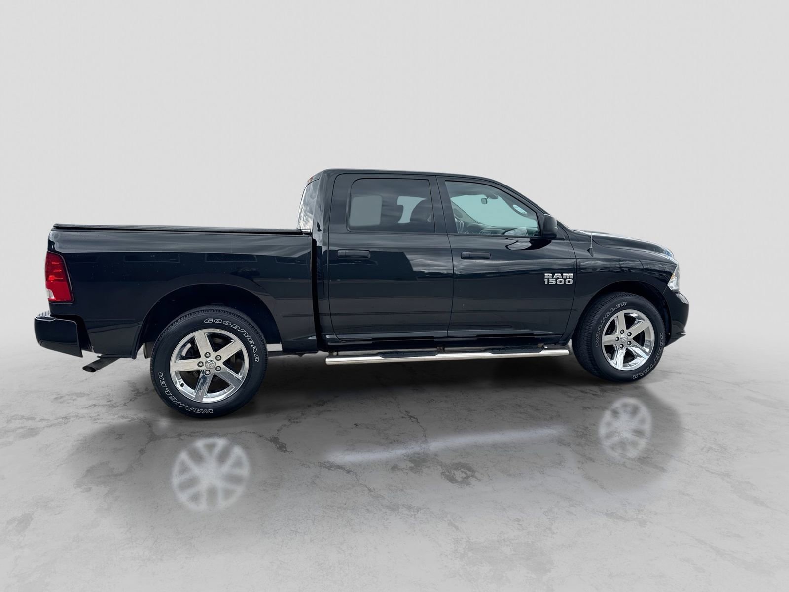 Used 2018 RAM 1500 Express w/ Express Value Package AWD/4WD image 9