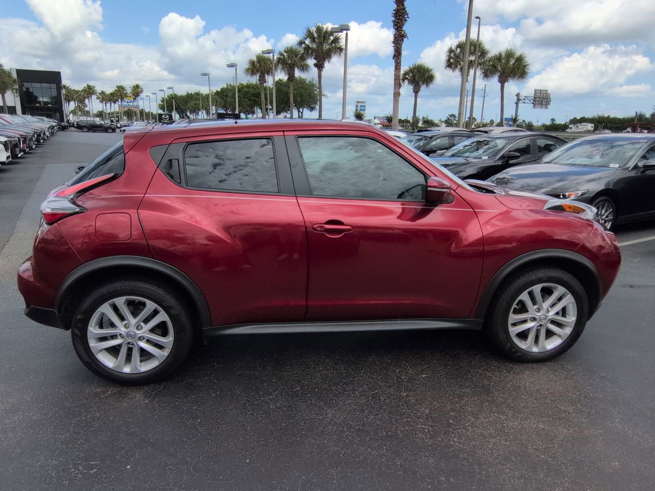Used 2015 Nissan Juke SL FWD image 3