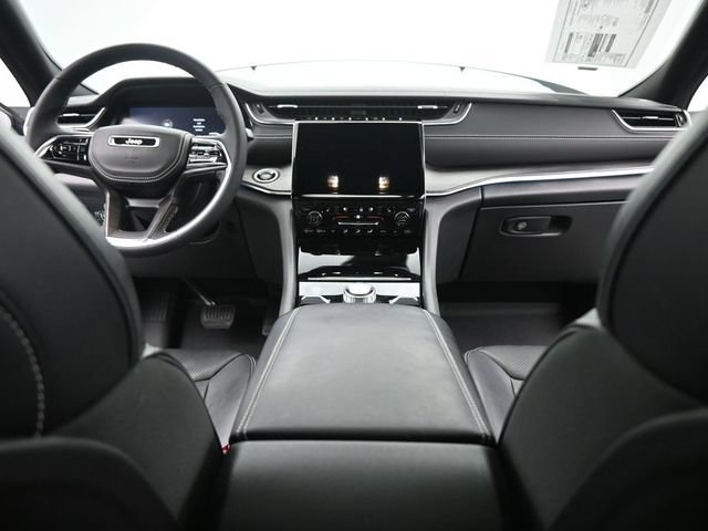 Used 2023 Jeep Grand Cherokee Overland AWD/4WD image 24