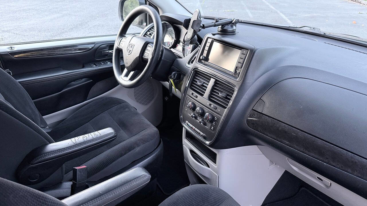Used 2019 Dodge Grand Caravan SE FWD image 23