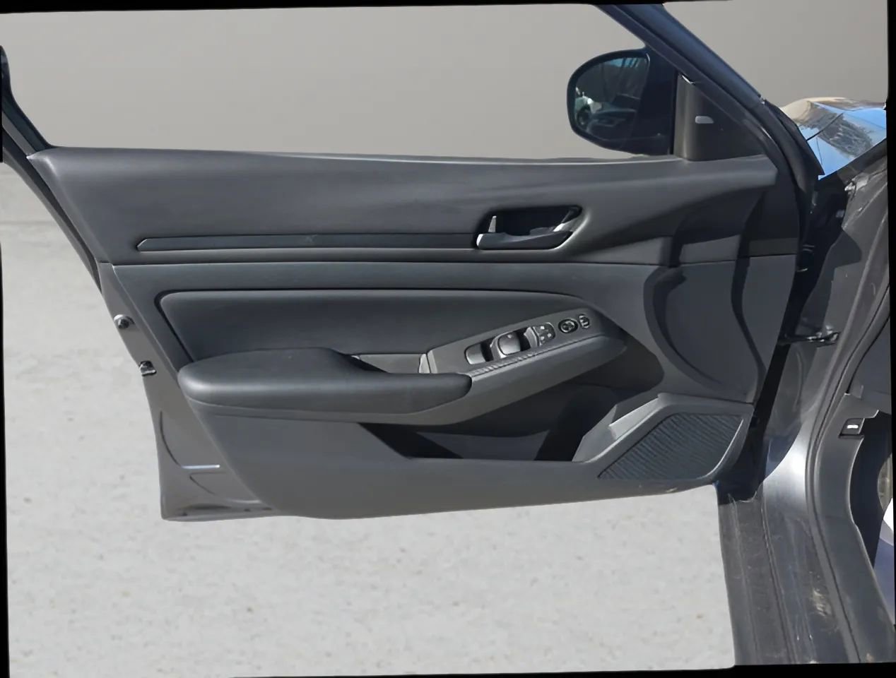 Used 2025 Nissan Altima 2.5 S image 9