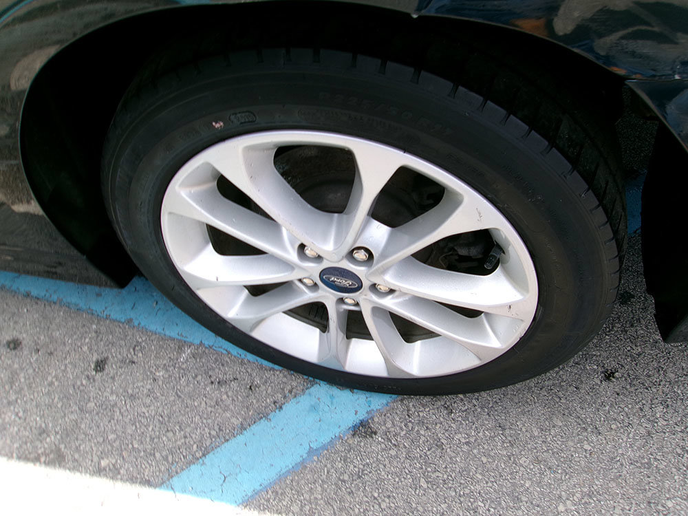 Used 2020 Ford Fusion SE FWD image 12