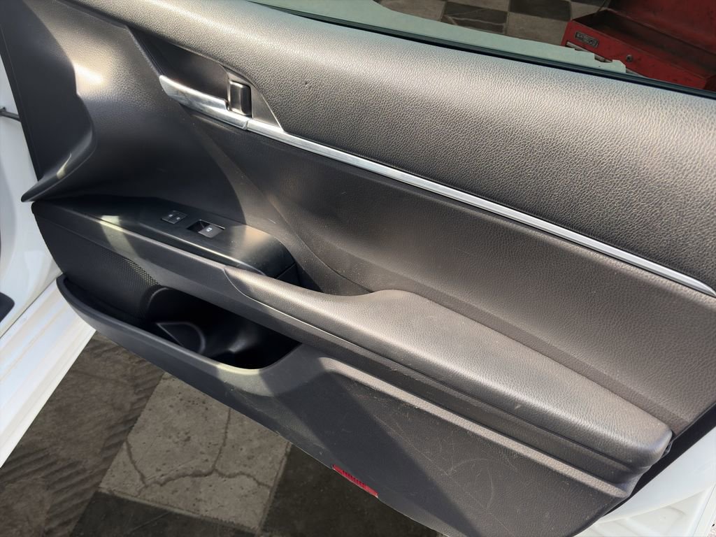 Used 2020 Toyota Camry SE image 10
