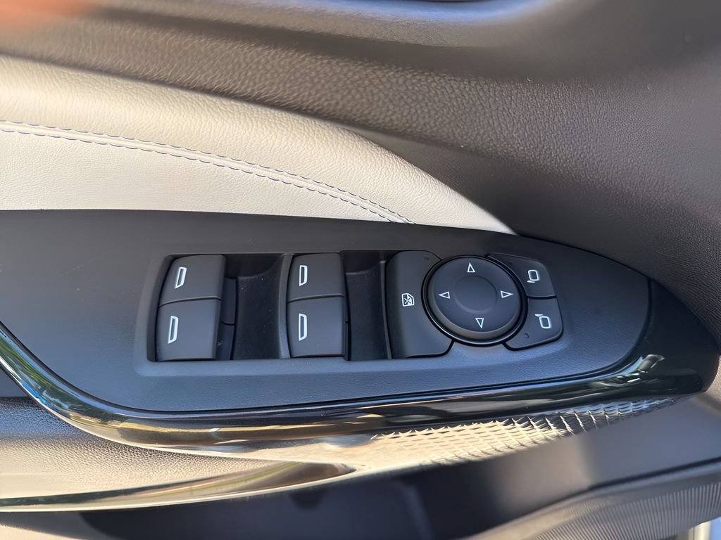 Used 2025 Chevrolet Trax LT w/ LT Convenience Package FWD image 22