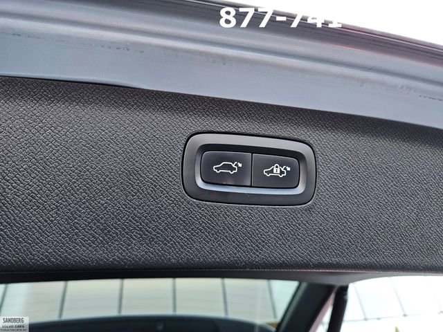 Used 2017 Volvo XC90 T6 Momentum w/ Vision Package image 12