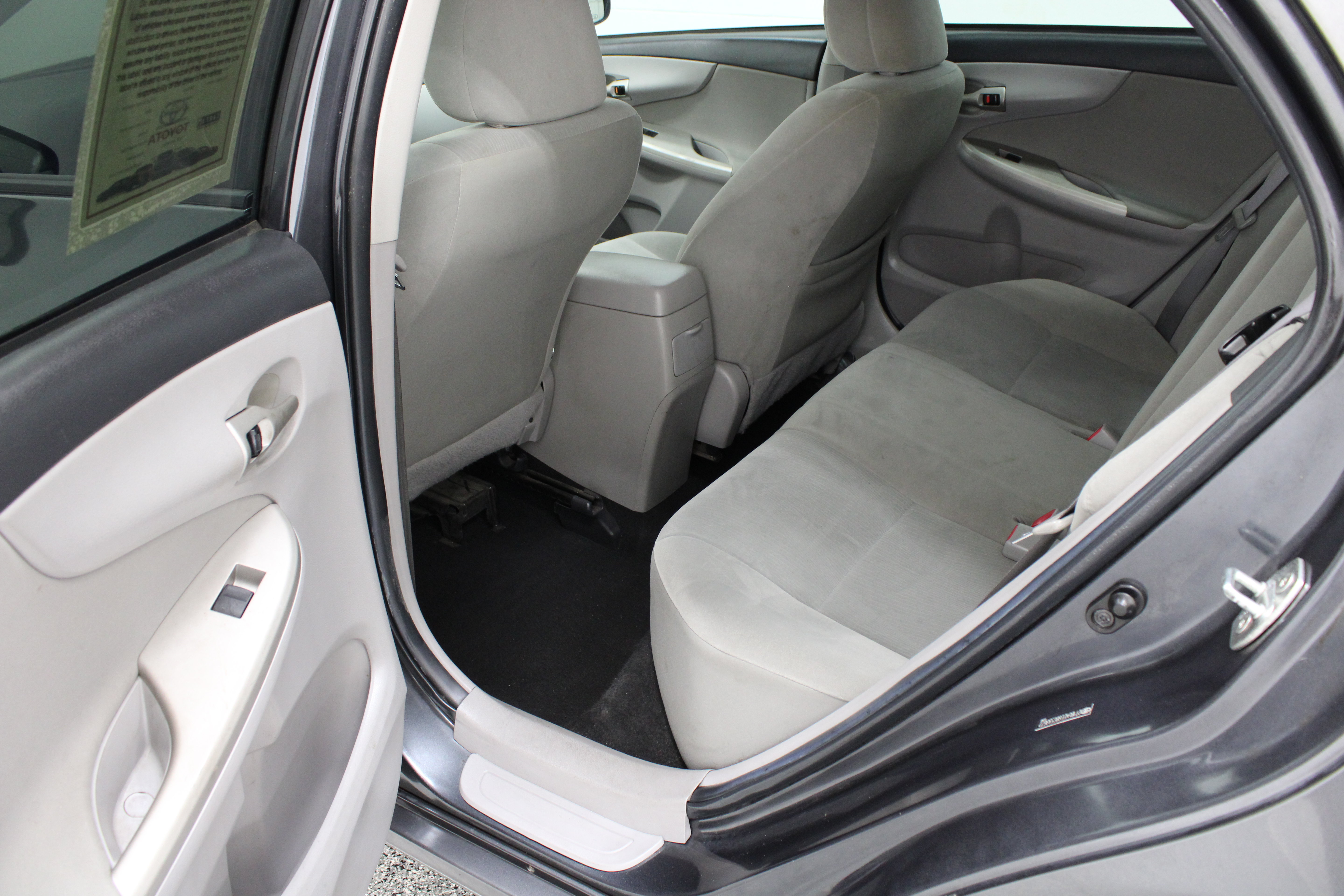 Used 2011 Toyota Corolla LE FWD image 23