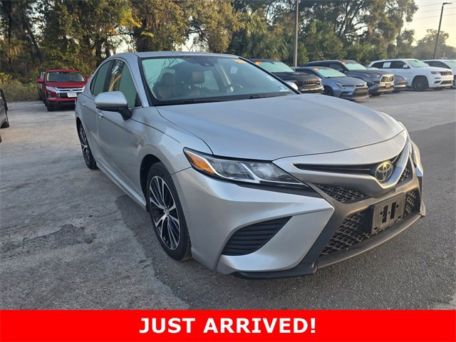 Used 2020 Toyota Camry SE image 1