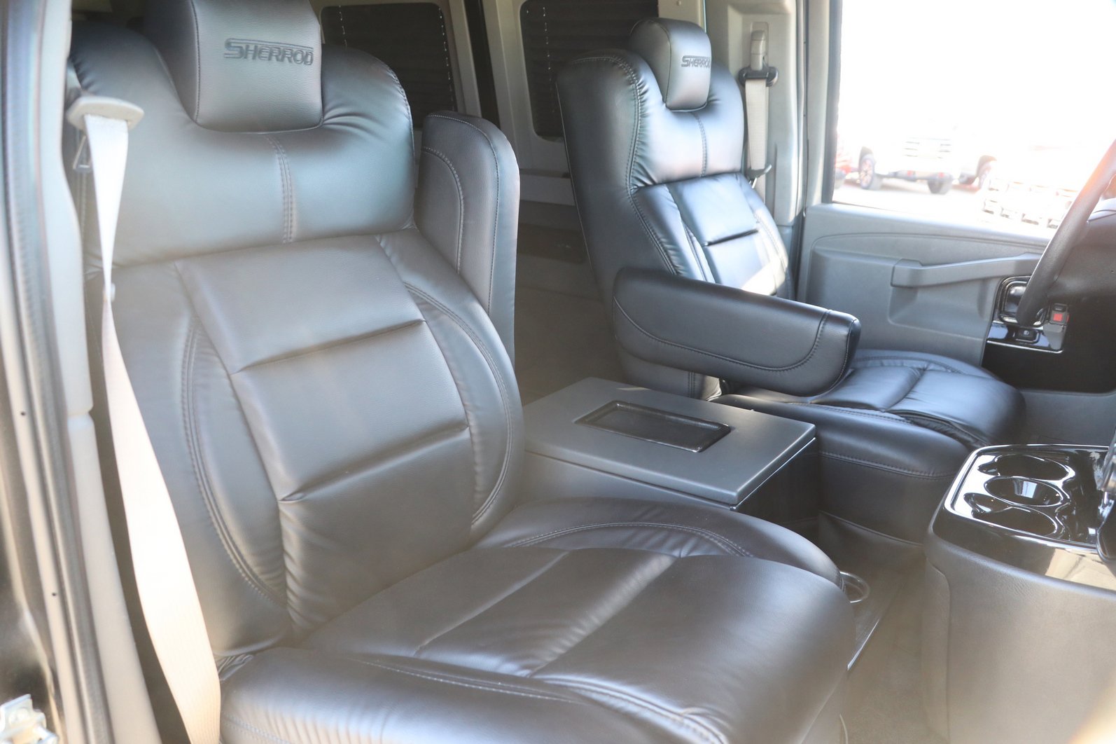 Used 2020 GMC Savana 2500 w/ Enhanced Convenience Package image 29