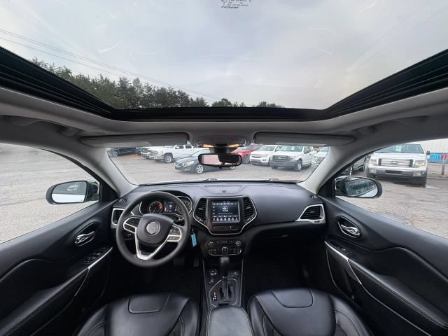 Used 2022 Jeep Cherokee Latitude w/ Sun & Sound Group AWD/4WD image 18