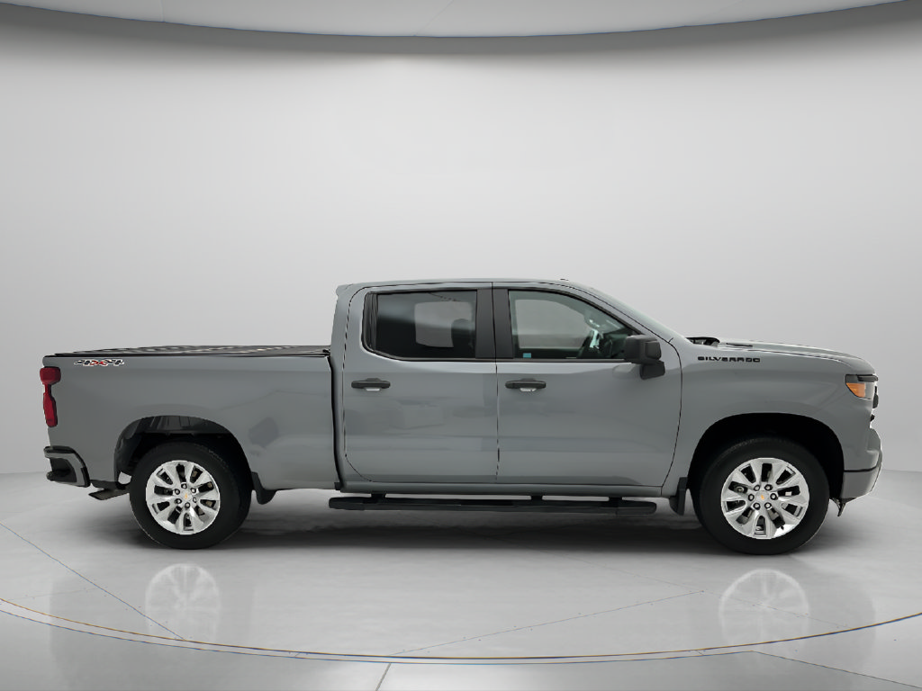 Used 2025 Chevrolet Silverado 1500 Custom w/ LPO, Dark Essentials Package AWD/4WD image 4
