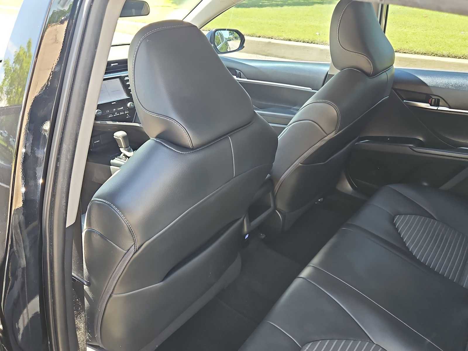 Used 2020 Toyota Camry SE FWD image 18