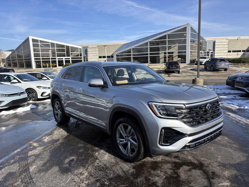 Used 2024 Volkswagen Atlas Cross Sport SEL R-Line image 1