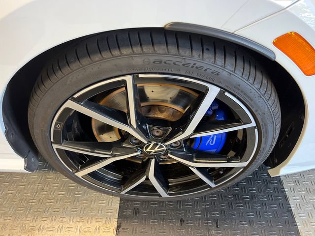Used 2023 Volkswagen Golf R AWD/4WD image 9