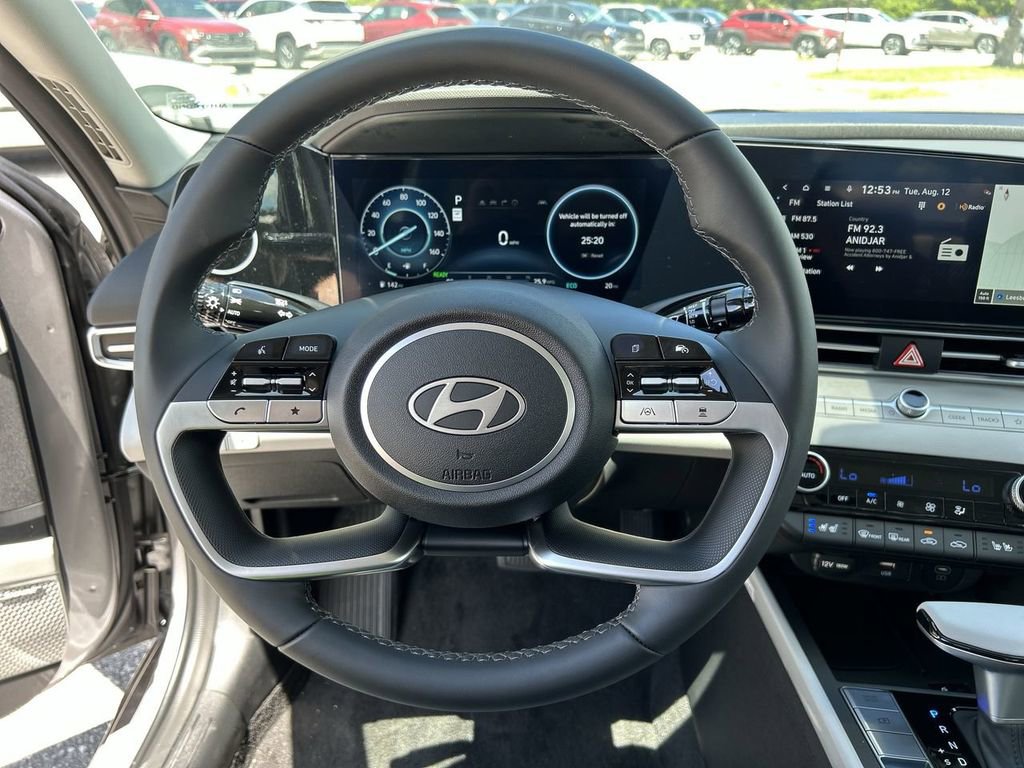 New 2025 Hyundai Elantra Limited image 30