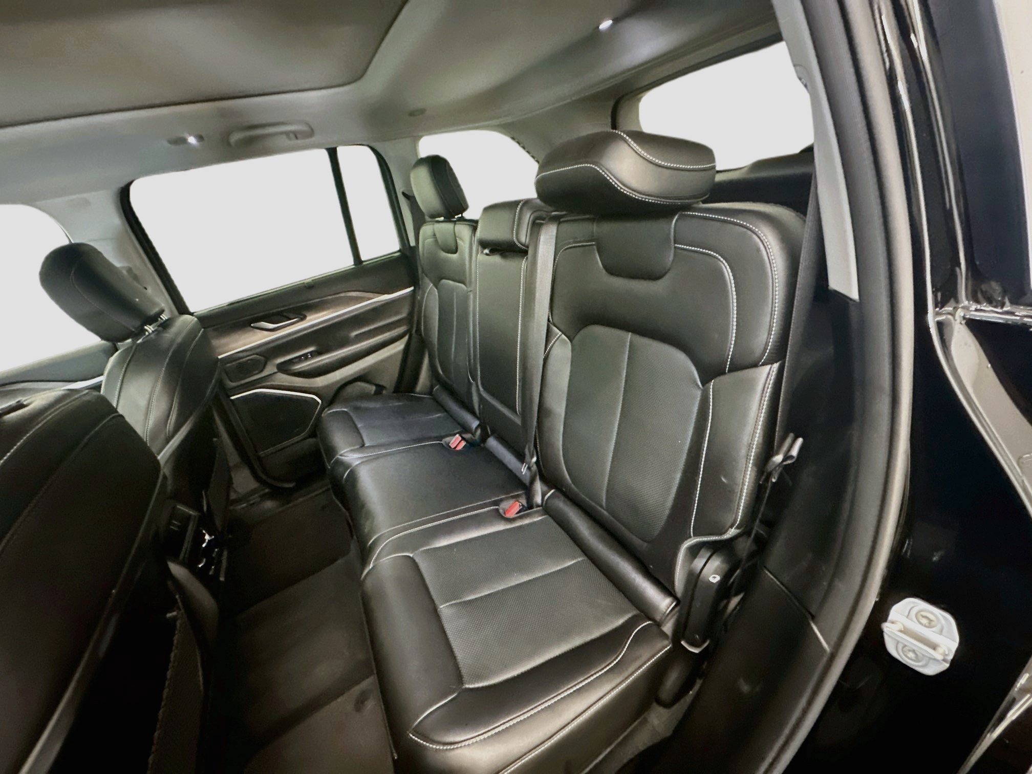 Used 2022 Jeep Grand Cherokee Limited 4xe w/ Luxury Tech Group II AWD/4WD image 30