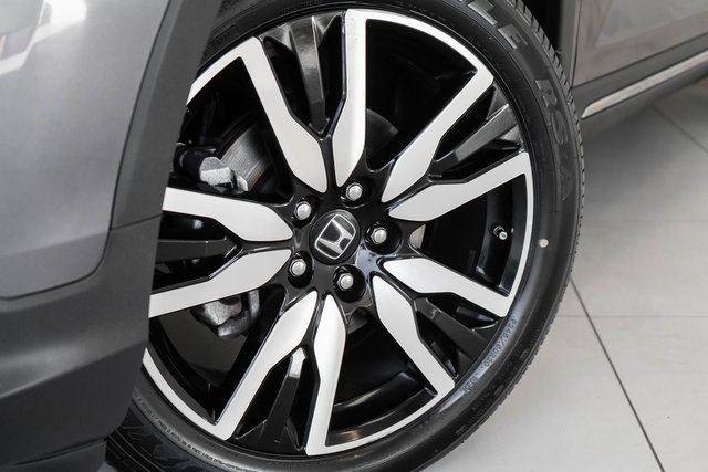 Used 2019 Honda Pilot Touring image 2