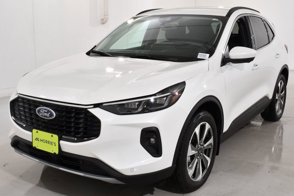 Used 2025 Ford Escape Platinum w/ Premium Technology Package image 2