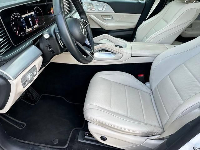 Used 2025 Mercedes-Benz GLS 450 4MATIC image 6