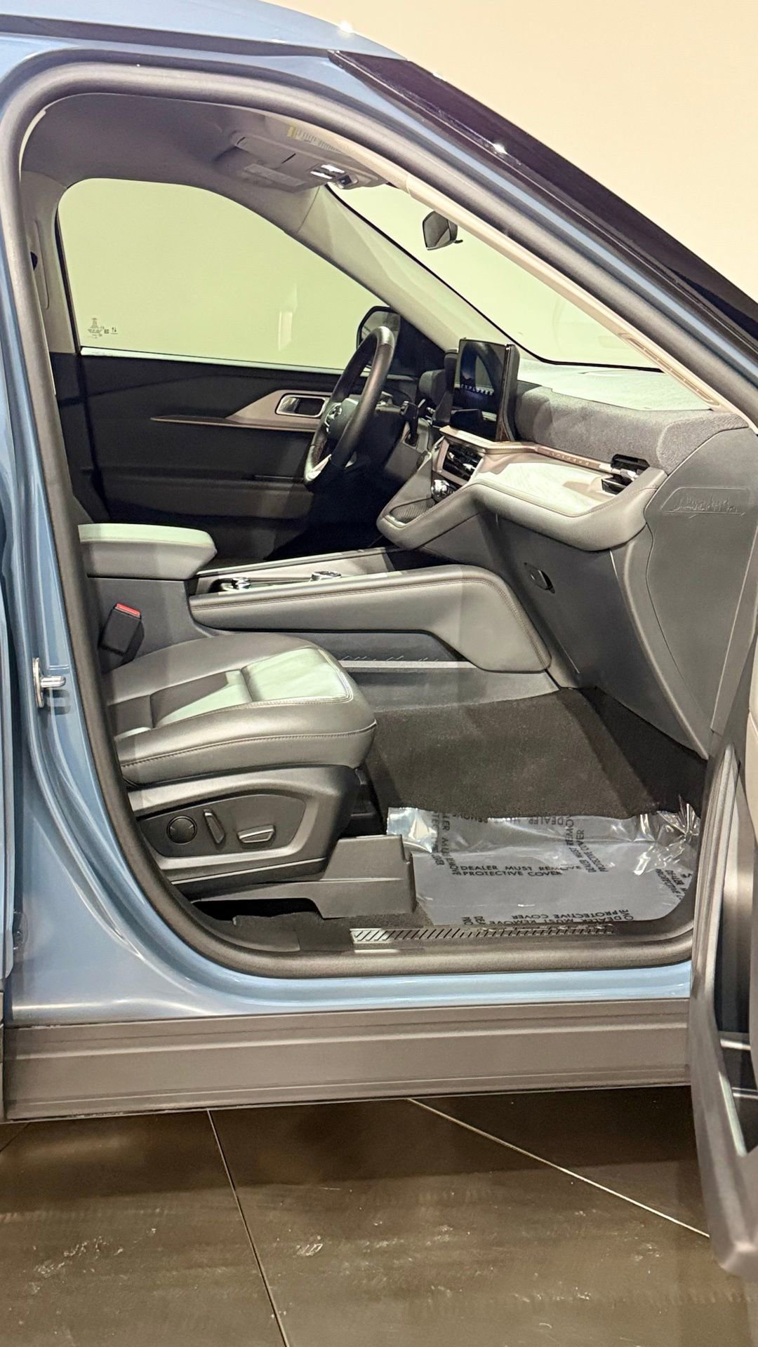 Used 2025 Ford Explorer Active w/ Active Comfort Package image 58