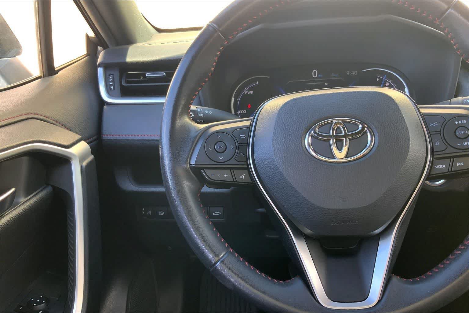 Used 2022 Toyota RAV4 XSE AWD/4WD image 24