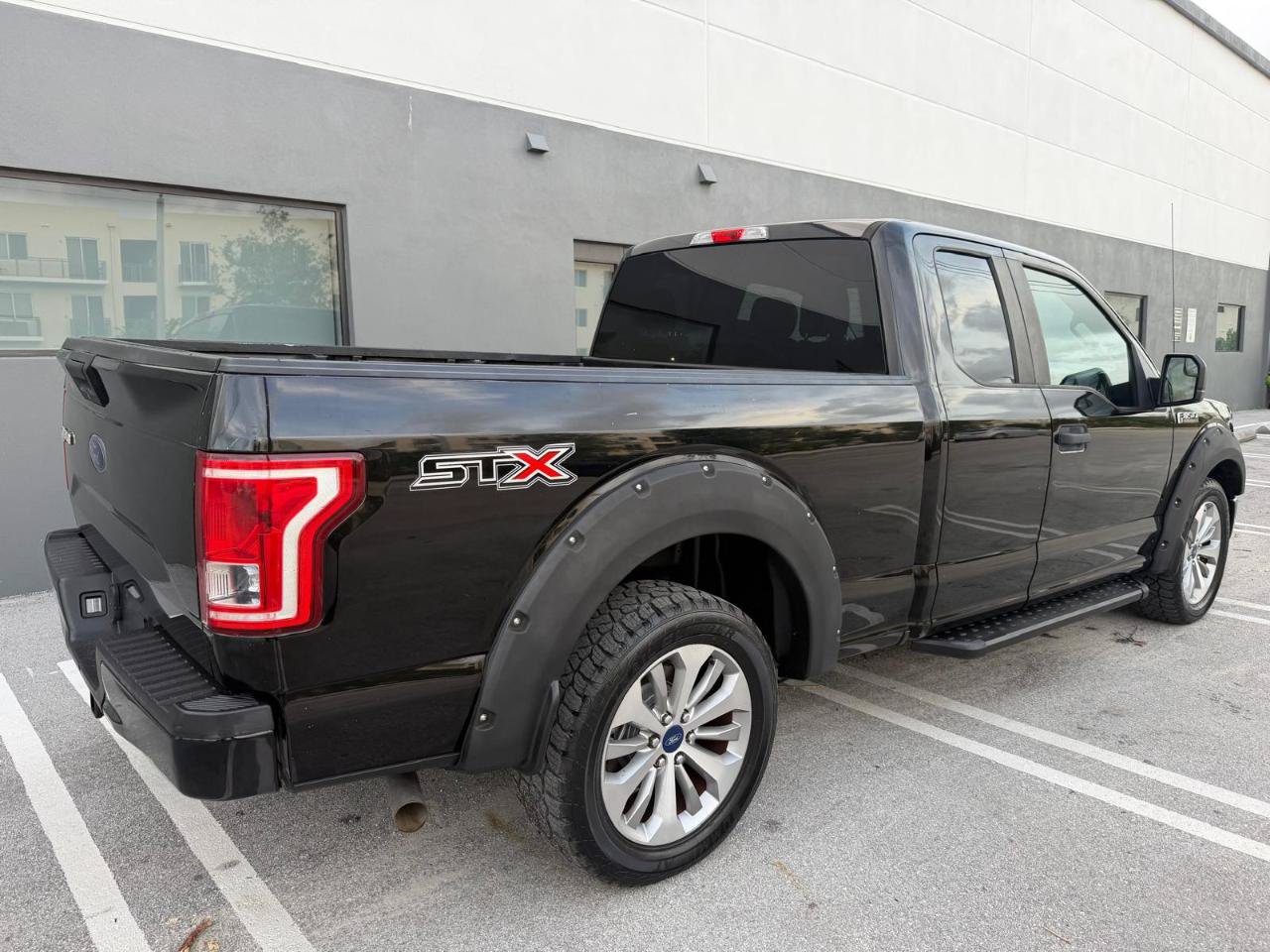 Used 2017 Ford F150 XL w/ Equipment Group 101A Mid RWD image 10
