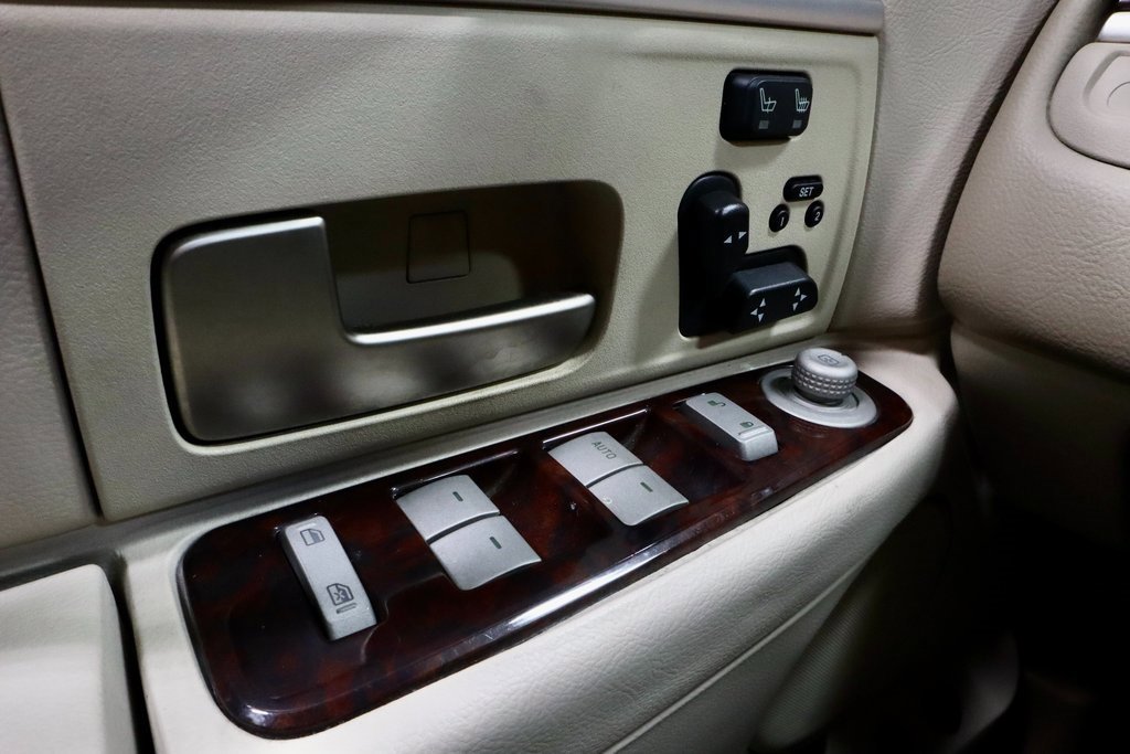 Used 2011 Lincoln Town Car Signature Limited w/ Continental Edition Pkg image 22