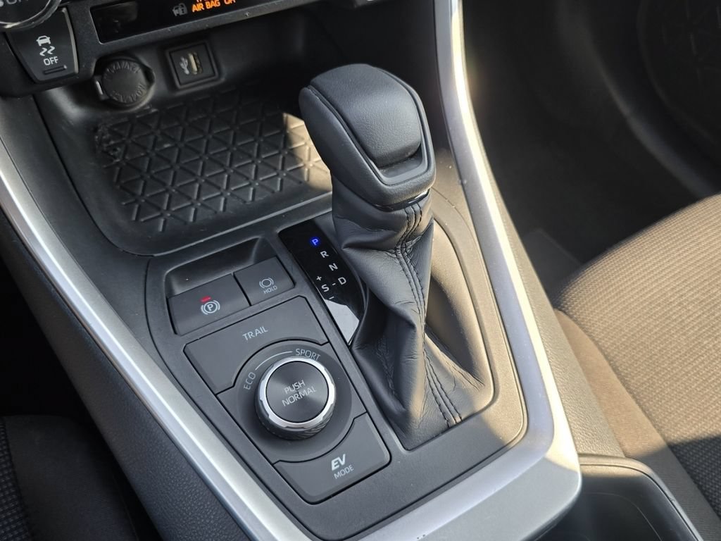 Certified 2025 Toyota RAV4 LE AWD/4WD image 29