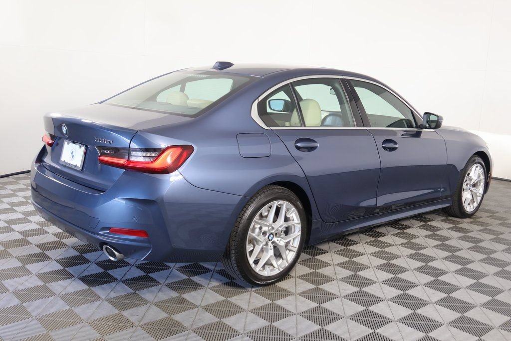 Used 2025 BMW 330i Sedan w/ Convenience Package RWD image 4