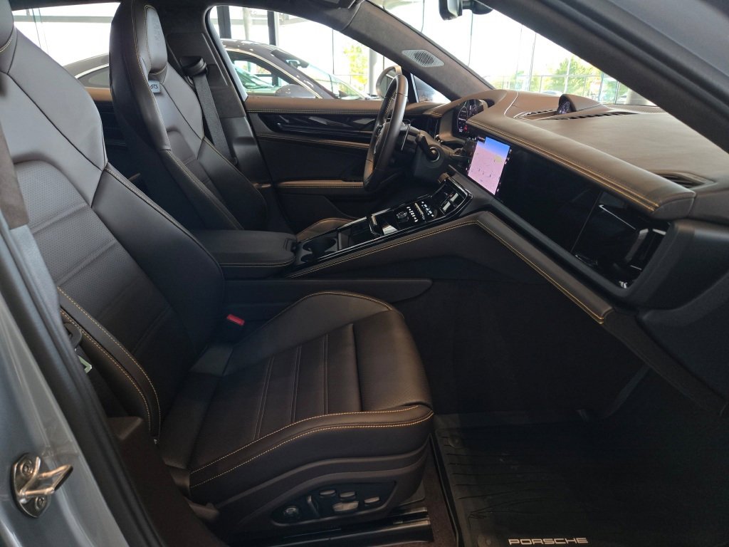 Certified 2025 Porsche Panamera GTS image 25