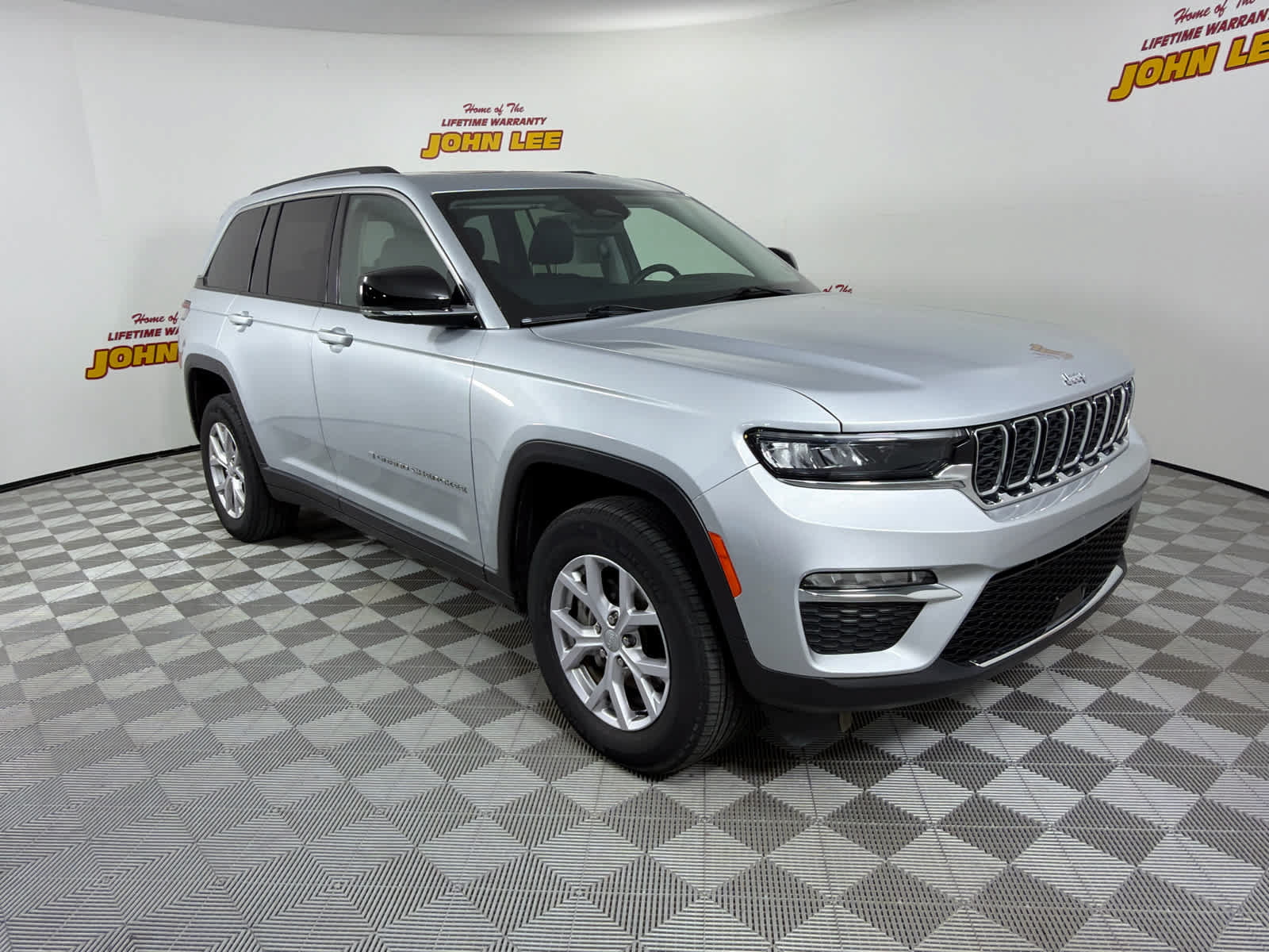 Used 2022 Jeep Grand Cherokee Limited AWD/4WD image 8