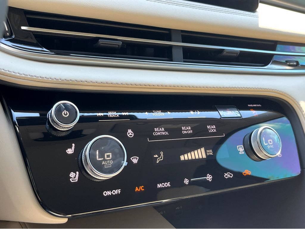 New 2025 INFINITI QX60 Luxe w/ Lighting Package (N94) FWD image 2