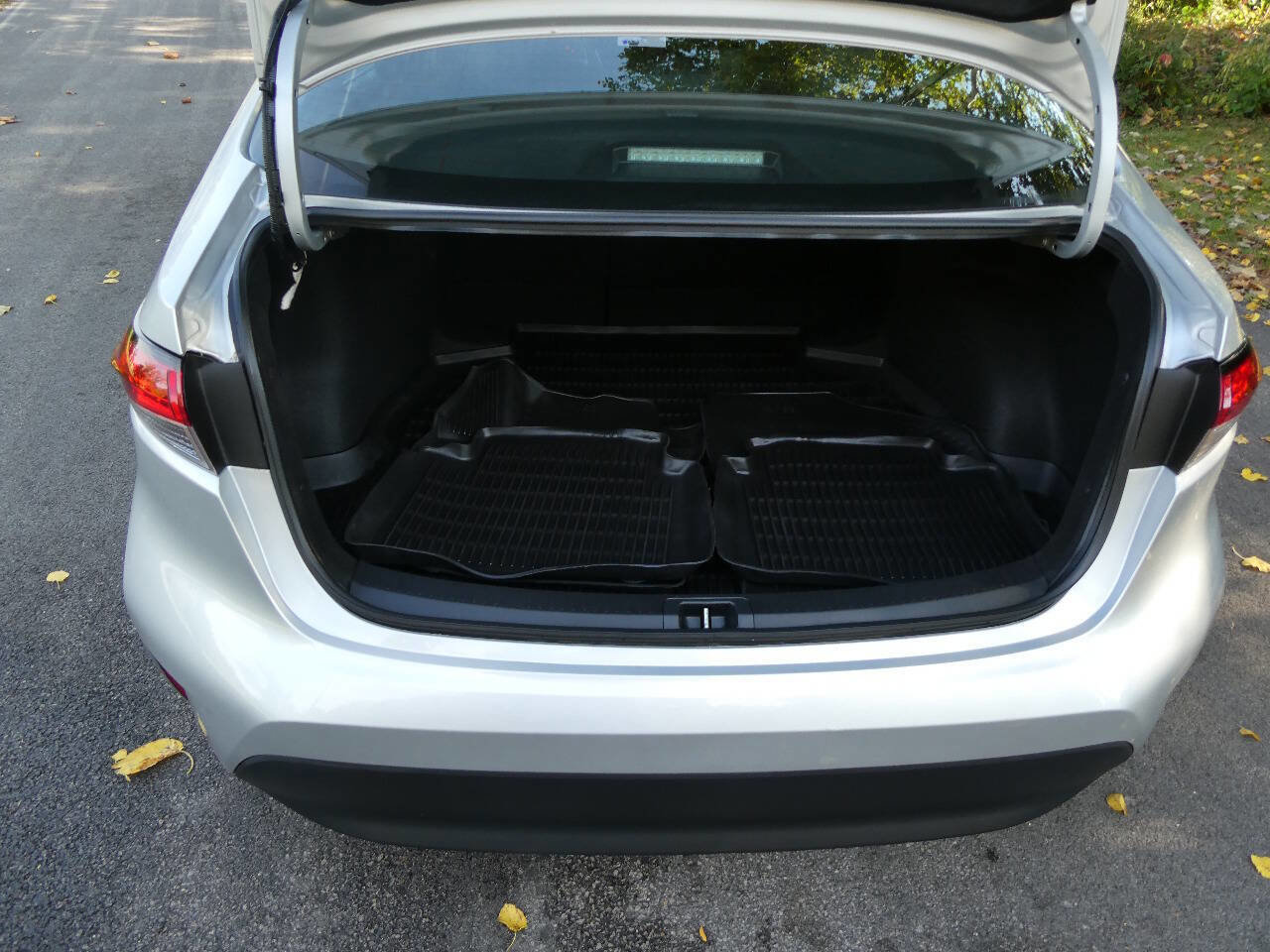 Used 2024 Toyota Corolla LE FWD image 26