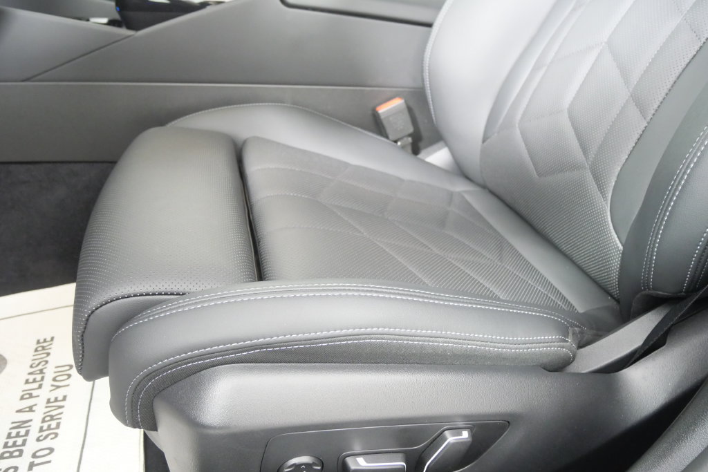 Used 2027 BMW 530i RWD image 12